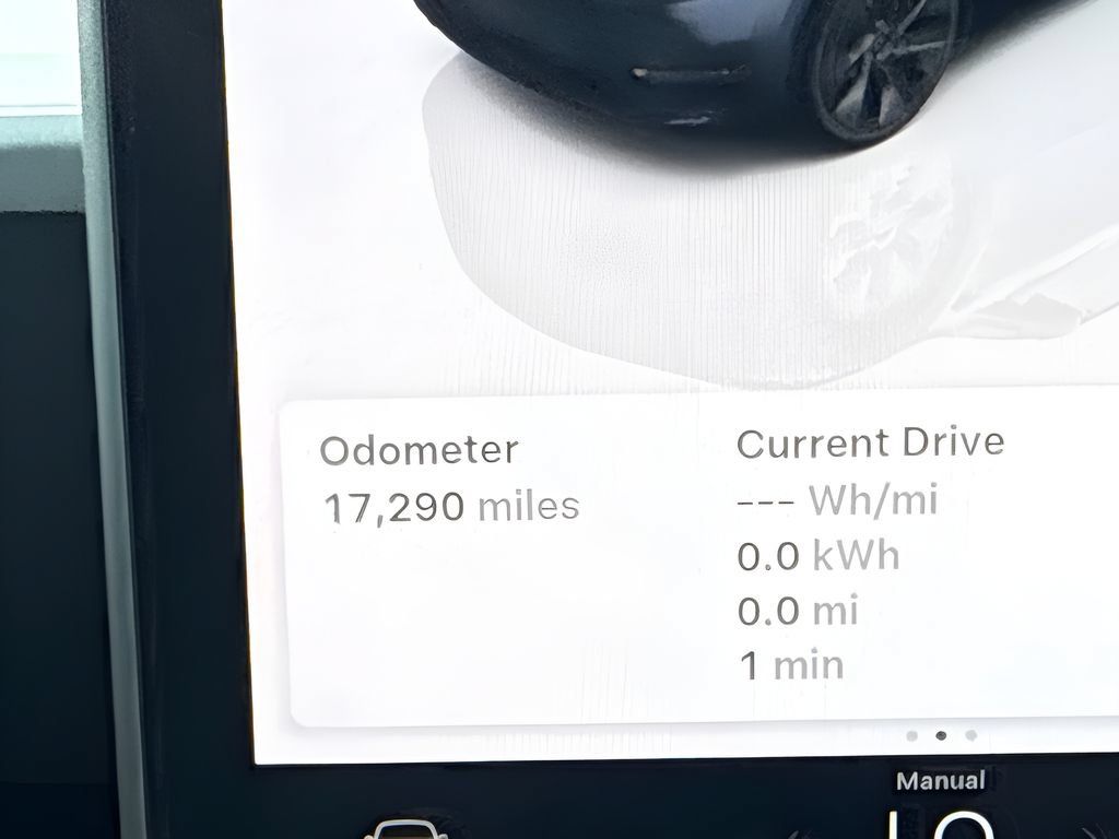 Used 2024 Tesla Model Y Long Range RWD image 27
