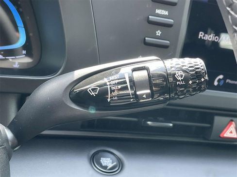 Certified 2025 Hyundai Elantra Sport image 29