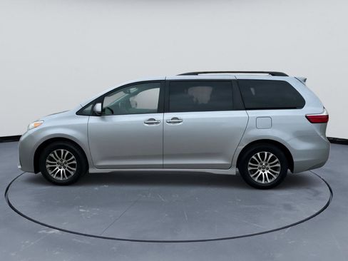 Used 2018 Toyota Sienna XLE FWD image 6