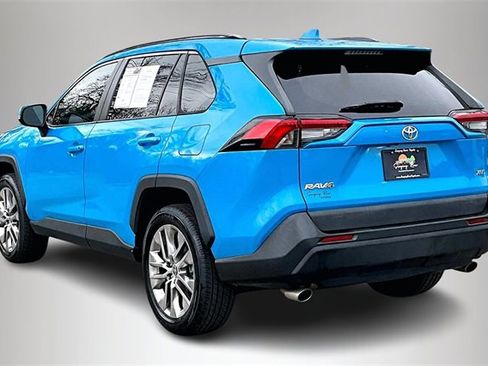 Used 2021 Toyota RAV4 XLE Premium image 4