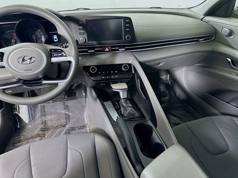 Used 2022 Hyundai Elantra SEL w/ Preferred Accessory Package image 19