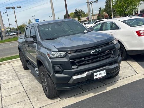 Used 2025 Chevrolet Colorado Trail Boss AWD/4WD image 3