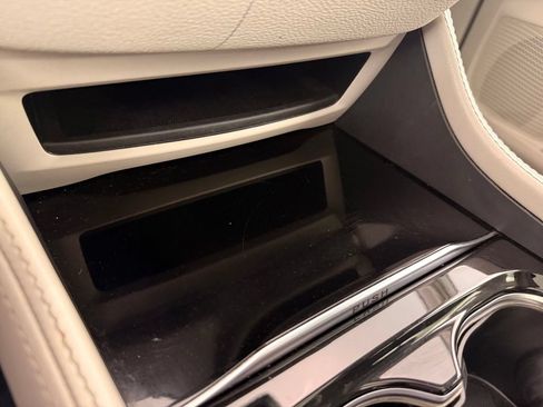Used 2023 Chrysler Pacifica Limited FWD image 42