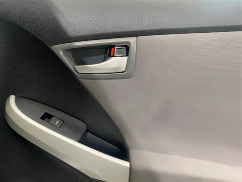 Used 2015 Toyota Prius Two FWD image 19