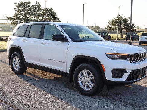 New 2025 Jeep Grand Cherokee Laredo w/ Luxury Tech Group I image 4