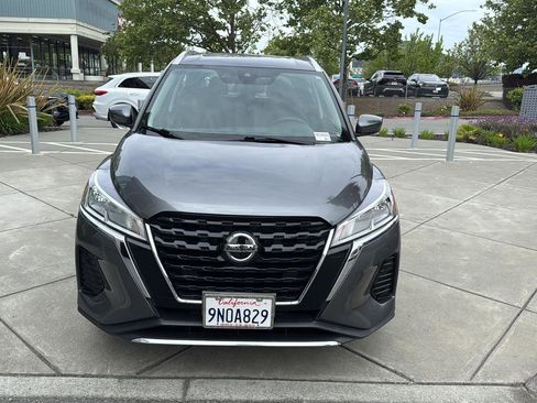 Used 2021 Nissan Kicks SV image 3
