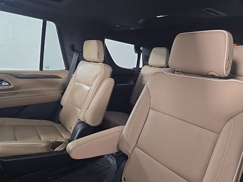 Used 2021 Chevrolet Tahoe Premier w/ Premium Package image 16