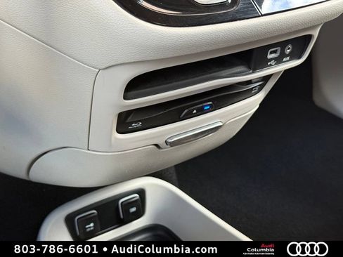 Used 2020 Chrysler Pacifica Touring-L Plus w/ Advanced Safetytec Group FWD image 32