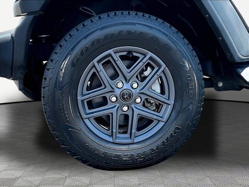 Used 2024 Jeep Wrangler Unlimited Sport AWD/4WD image 34