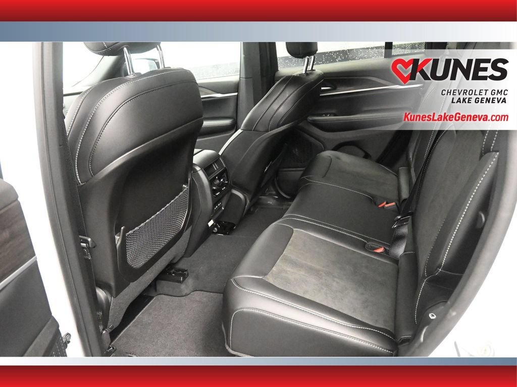 Used 2026 Jeep Grand Cherokee Altitude AWD/4WD image 13