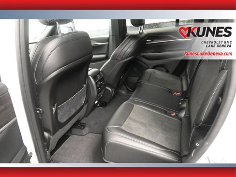 Used 2026 Jeep Grand Cherokee Altitude AWD/4WD image 13