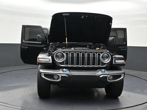 Used 2024 Jeep Wrangler Unlimited Sahara AWD/4WD image 40
