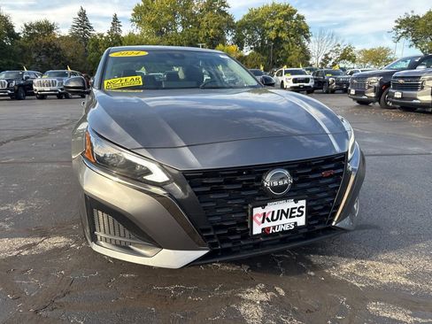 Used 2024 Nissan Altima 2.5 SR w/ SR Premium Package image 11