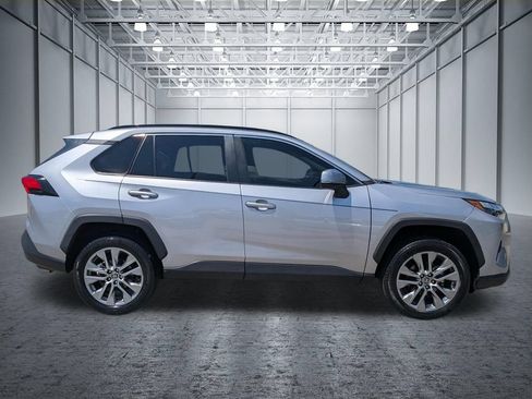 Used 2022 Toyota RAV4 XLE Premium FWD image 3