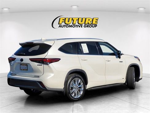 Used 2021 Toyota Highlander Limited image 4
