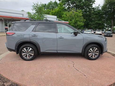 Used 2024 Nissan Pathfinder SL AWD/4WD image 6
