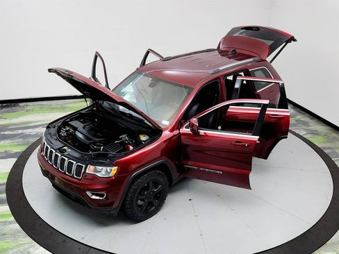 Used 2021 Jeep Grand Cherokee Laredo X AWD/4WD image 36