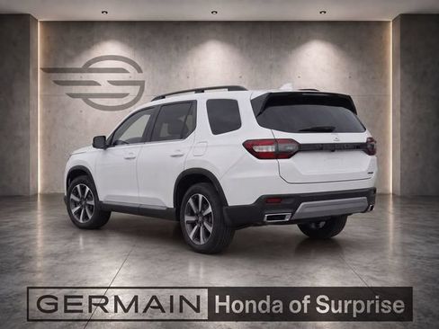 Used 2025 Honda Pilot Touring image 4