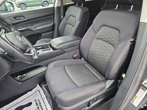 Used 2024 Nissan Pathfinder SV FWD image 20