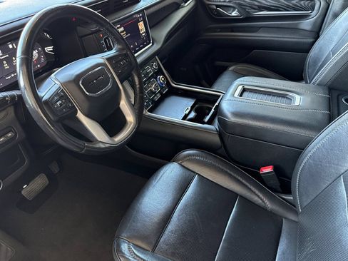 Used 2022 GMC Yukon XL Denali AWD/4WD image 9