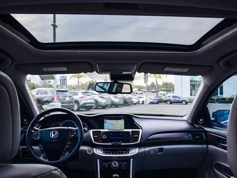 Used 2015 Honda Accord Touring image 19