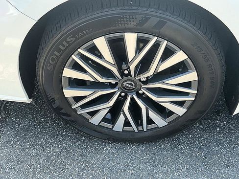 Certified 2024 Nissan Altima 2.5 SV AWD/4WD image 9