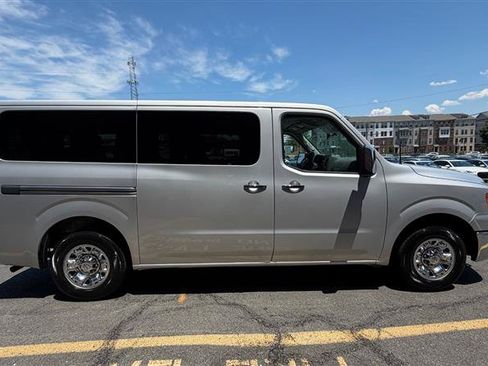 Used 2017 Nissan NV 3500 SV RWD image 11