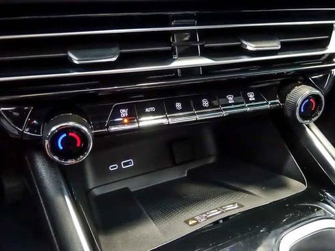 Certified 2024 Chevrolet Traverse RS AWD/4WD image 28