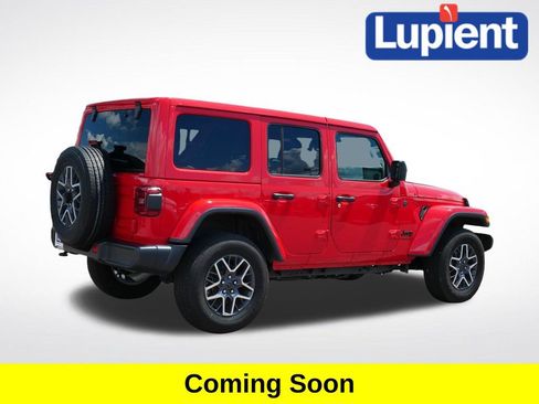 Used 2025 Jeep Wrangler Unlimited Sahara AWD/4WD image 3