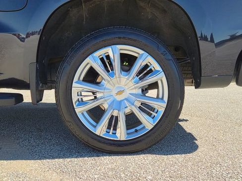 Used 2022 Chevrolet Silverado 1500 High Country w/ High Country Premium Package AWD/4WD image 9