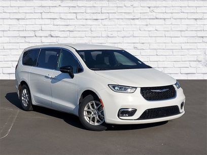 Used 2024 Chrysler Pacifica Touring