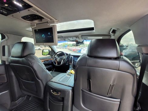 Used 2018 Cadillac Escalade Premium Luxury RWD image 21
