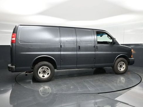 Used 2016 Chevrolet Express 2500 RWD image 14
