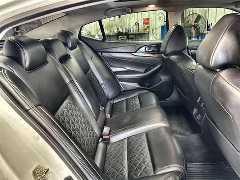 Used 2018 Nissan Maxima Platinum image 31