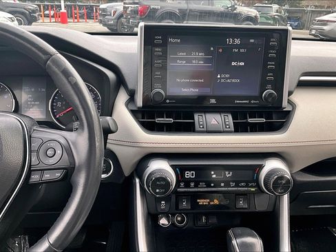 Used 2019 Toyota RAV4 XLE Premium image 6