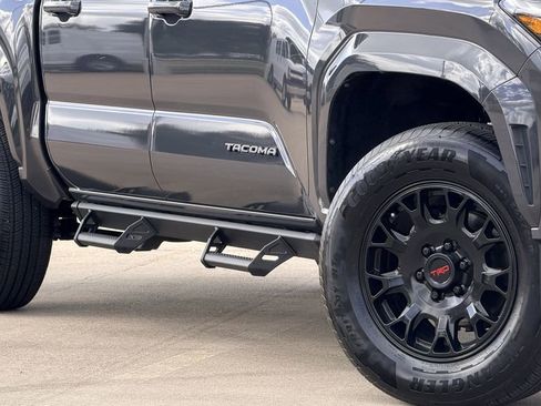 Used 2025 Toyota Tacoma SR5 AWD/4WD image 11