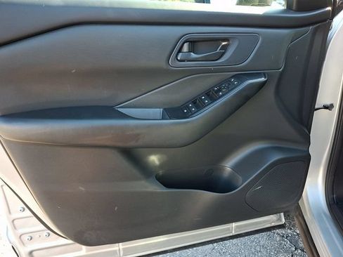 Used 2024 Nissan Rogue S FWD image 13
