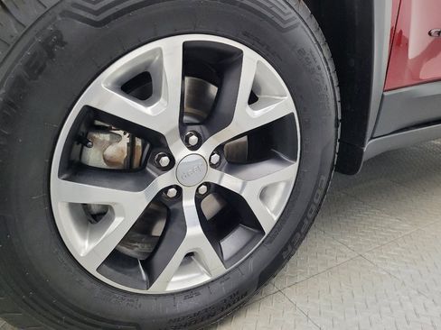 Used 2017 Jeep Cherokee Trailhawk AWD/4WD image 31
