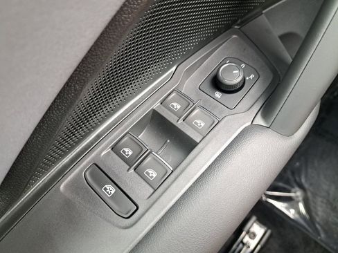 New 2025 Volkswagen Tiguan SE FWD image 26