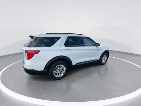 Used 2022 Ford Explorer XLT w/ Equipment Group 202A image 9