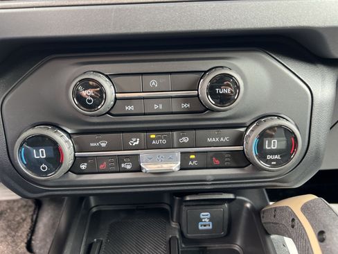 New 2025 Ford Bronco Badlands w/ Sasquatch Package AWD/4WD image 29