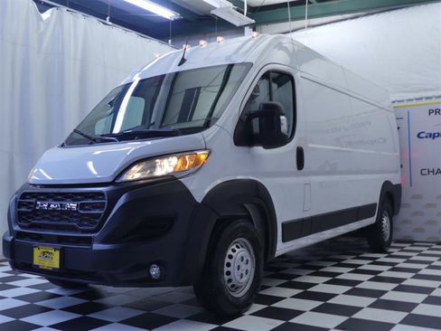 Used 2024 RAM ProMaster 2500 w/ Convenience Group FWD image 4