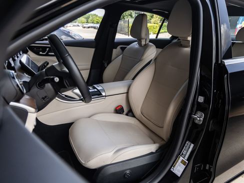 Used 2025 Mercedes-Benz C 300 Sedan image 23