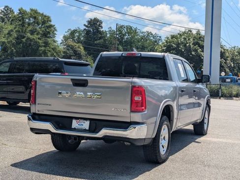 Used 2025 RAM 1500 Big Horn AWD/4WD image 3