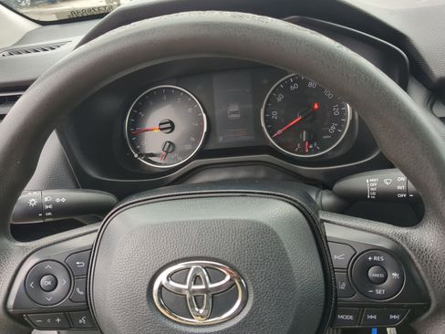 Used 2020 Toyota RAV4 LE image 13