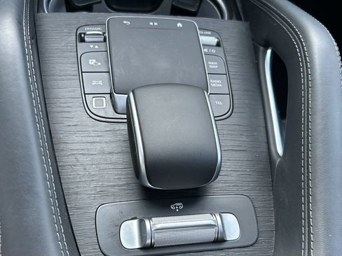 Certified 2025 Mercedes-Benz GLS 580 4MATIC image 37
