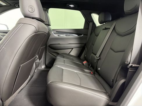 Used 2022 Cadillac XT5 Premium Luxury w/ Technology Package image 7