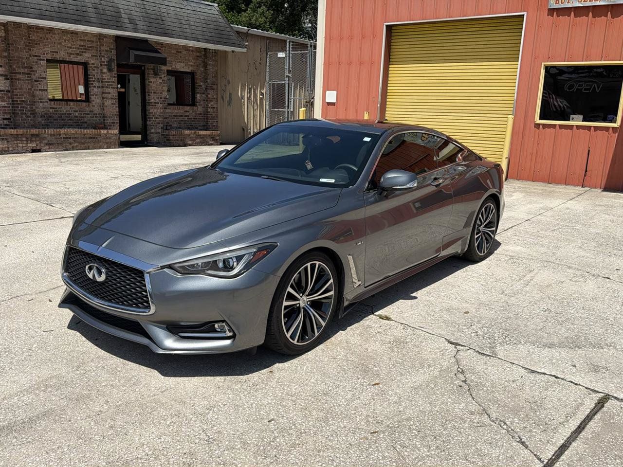 Used 2017 INFINITI Q60 3.0t w/ Premium Plus Package 3.0T RWD image 3
