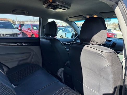 Used 2011 Kia Sorento LX w/ Convenience Pkg image 24
