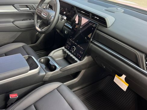 New 2027 GMC Terrain Elevation w/ Elevation Premium Package FWD image 17